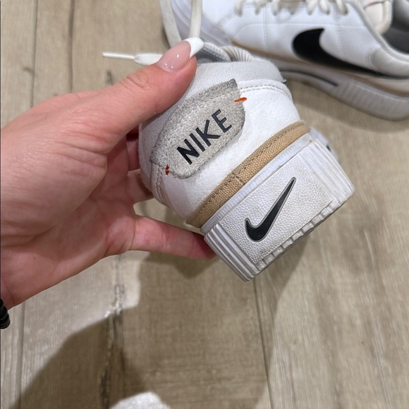 Nike White and Black Casual Sneakers - Picture 4 of 5